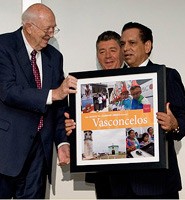 Вручение премии «Доступ к обучению-2008» организаторам программы «Васконселос».